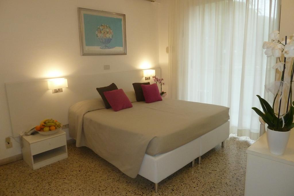 Hotel Astra มิลาโน แมริตทิมา ภายนอก รูปภาพ