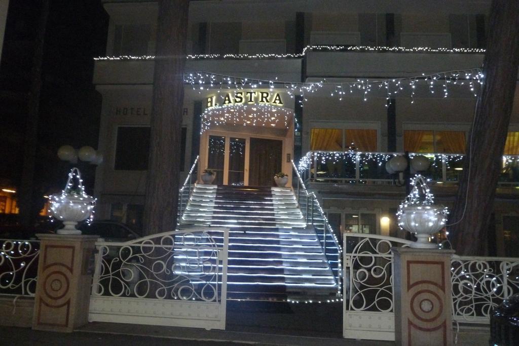 Hotel Astra มิลาโน แมริตทิมา ภายนอก รูปภาพ