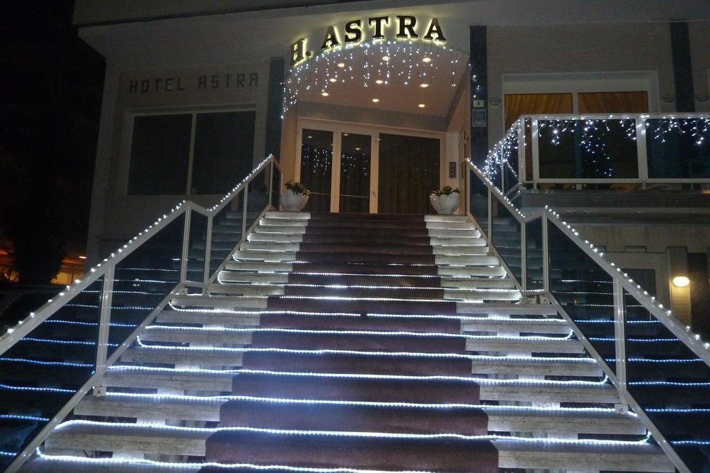 Hotel Astra มิลาโน แมริตทิมา ภายนอก รูปภาพ