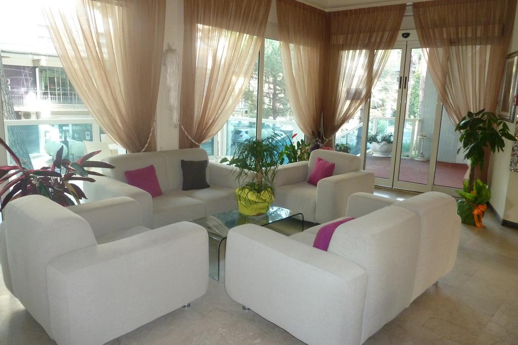 Hotel Astra มิลาโน แมริตทิมา ภายนอก รูปภาพ