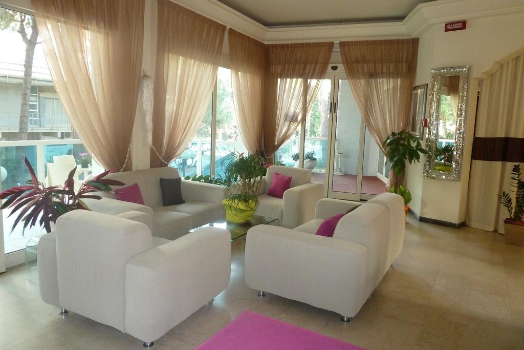 Hotel Astra มิลาโน แมริตทิมา ภายนอก รูปภาพ