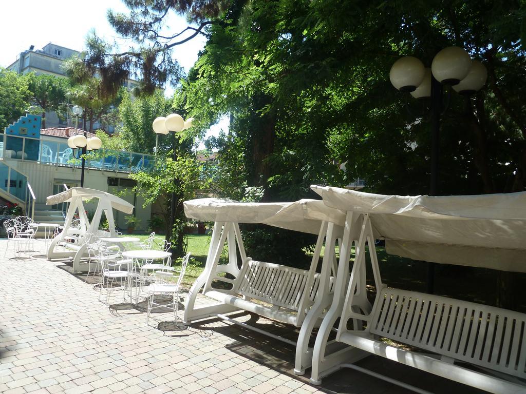 Hotel Astra มิลาโน แมริตทิมา ภายนอก รูปภาพ