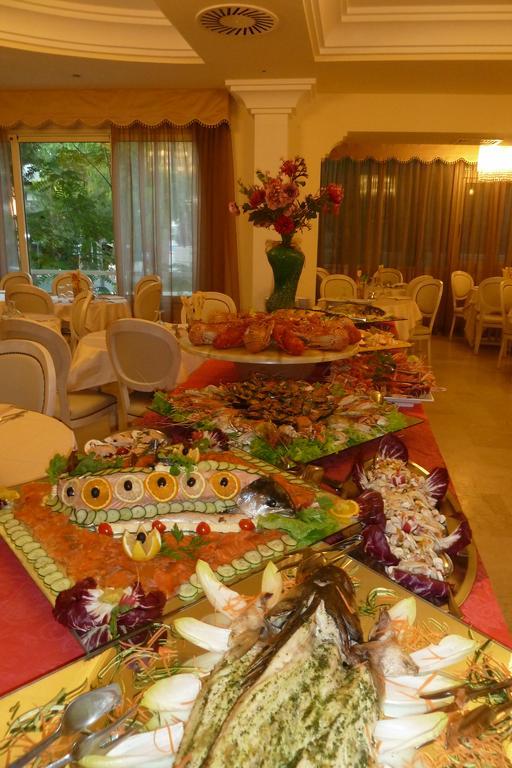 Hotel Astra มิลาโน แมริตทิมา ภายนอก รูปภาพ
