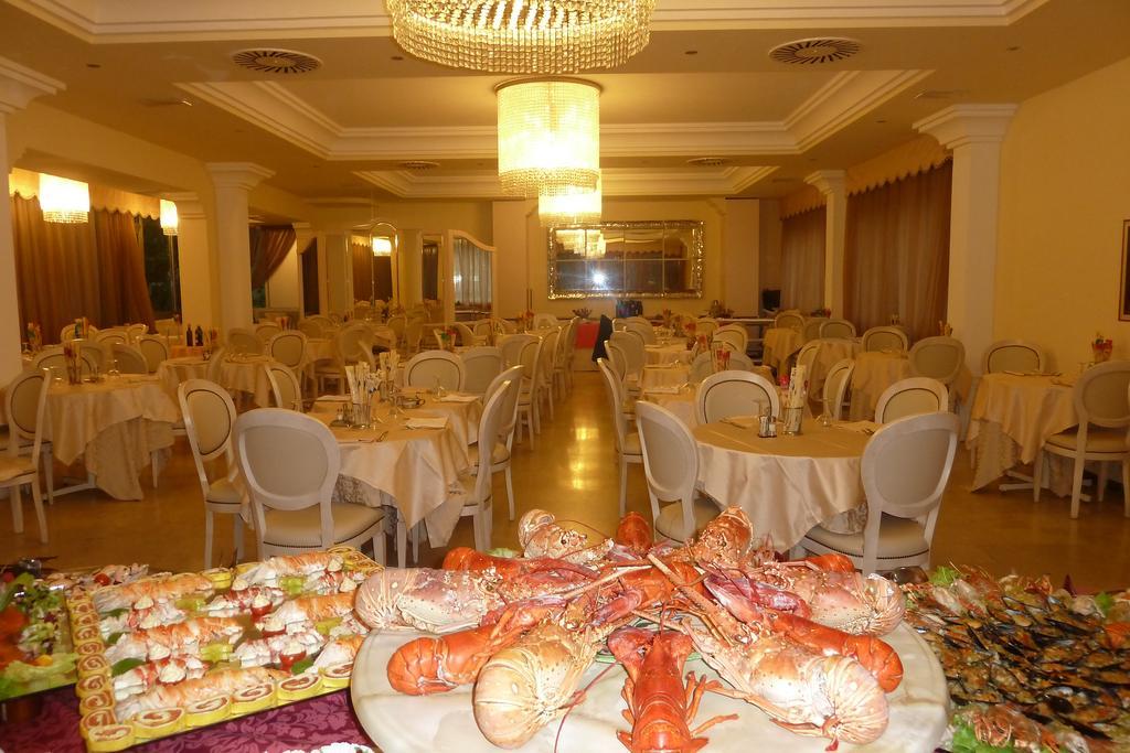 Hotel Astra มิลาโน แมริตทิมา ภายนอก รูปภาพ