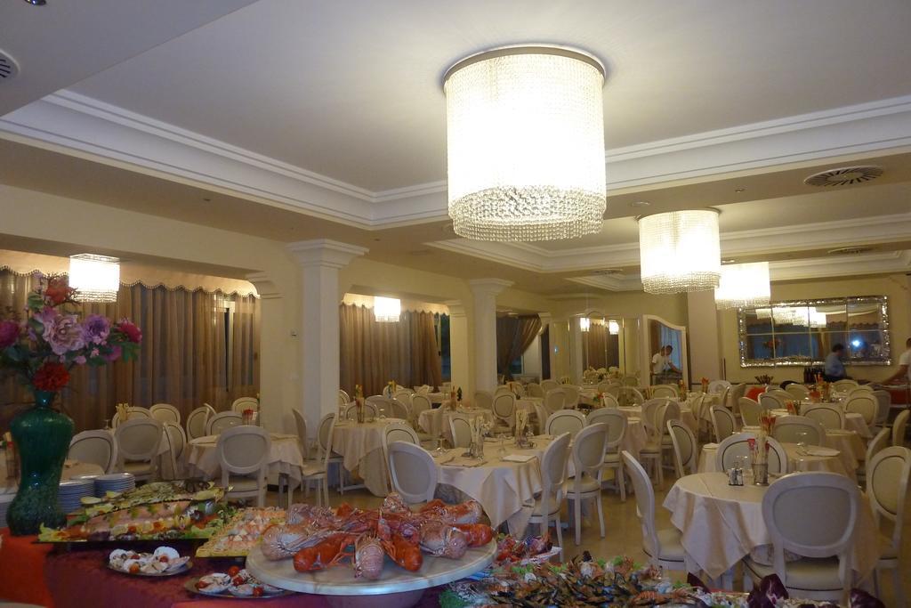Hotel Astra มิลาโน แมริตทิมา ภายนอก รูปภาพ